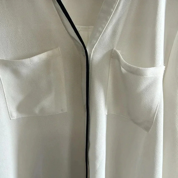 Beautiful white blouse with black detailing - Picture 4 of 5